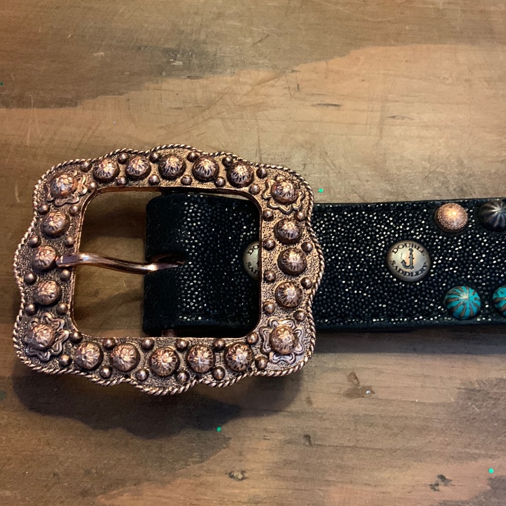Double J Saddlery, black belt,moon dust leather.